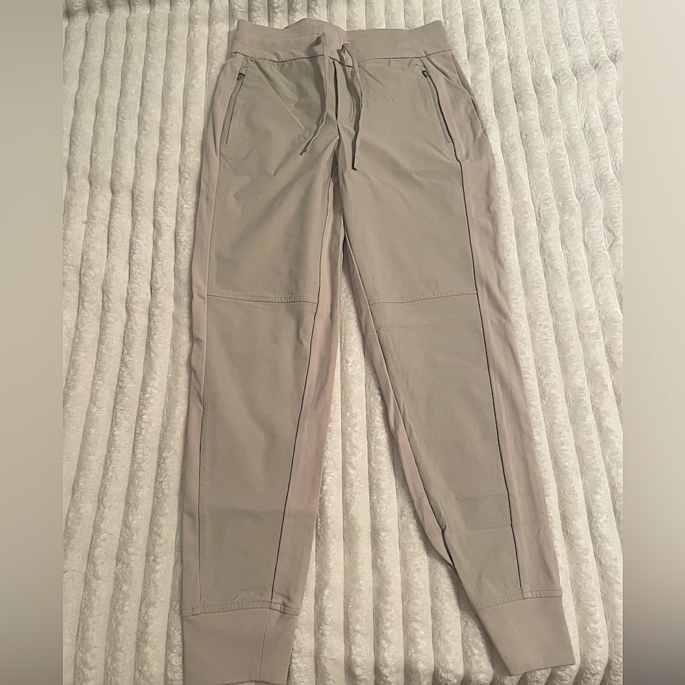 Cream Athleta Headlands Hybrid Trek Jogger
